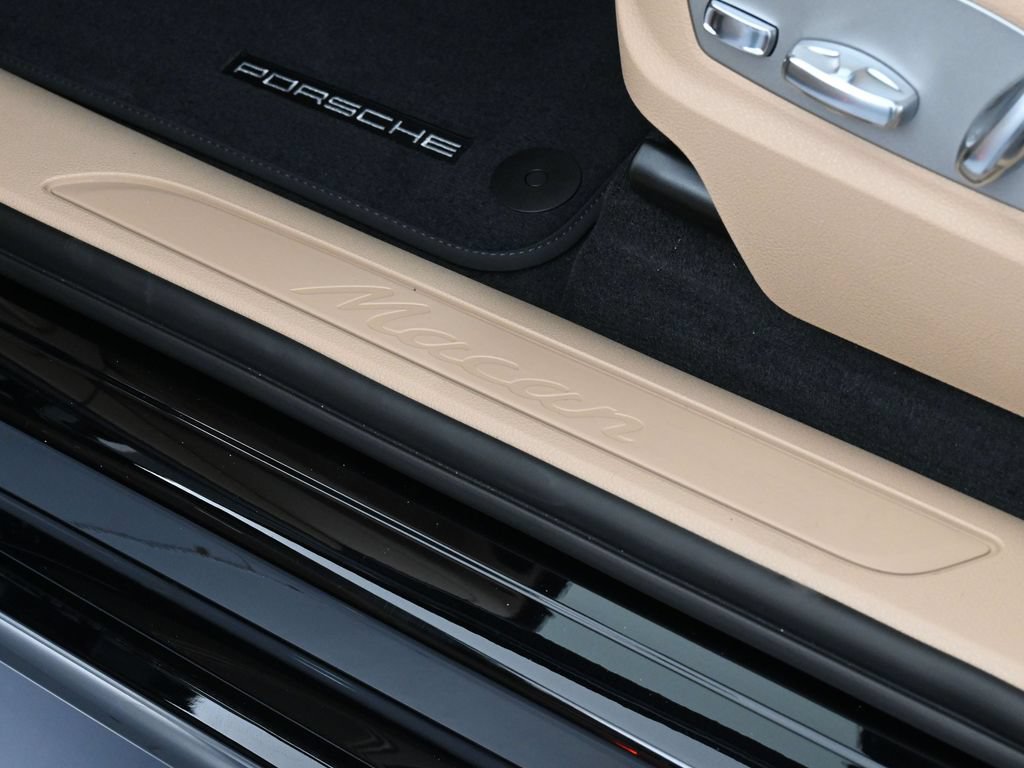 Certified 2026 Porsche Macan AWD/4WD image 16