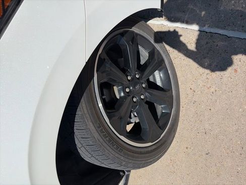 Used 2024 Ford Expedition Limited image 6