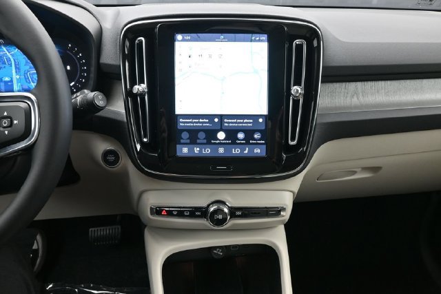 Used 2023 Volvo XC40 B5 Plus w/ Driver Assist Package AWD/4WD image 13