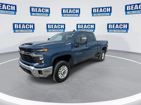 Used 2025 Chevrolet Silverado 2500 LT w/ Convenience Package AWD/4WD image 4