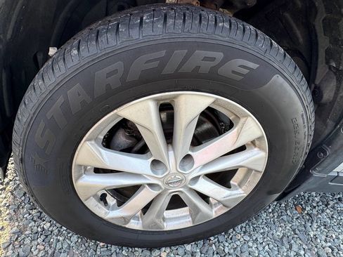 Used 2016 Nissan Rogue SV image 27