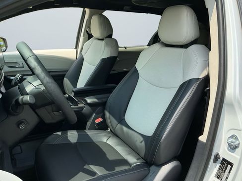 New 2026 Toyota Sienna Platinum AWD/4WD image 10