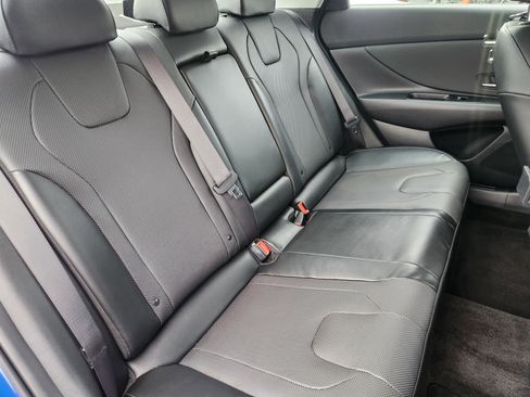 Certified 2023 Hyundai Elantra Limited w/ Preferred Accessory Package image 17