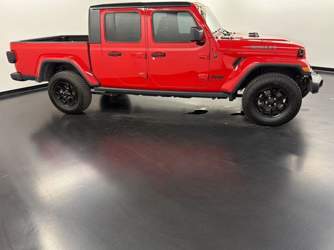 Used 2024 Jeep Gladiator Sport AWD/4WD image 8