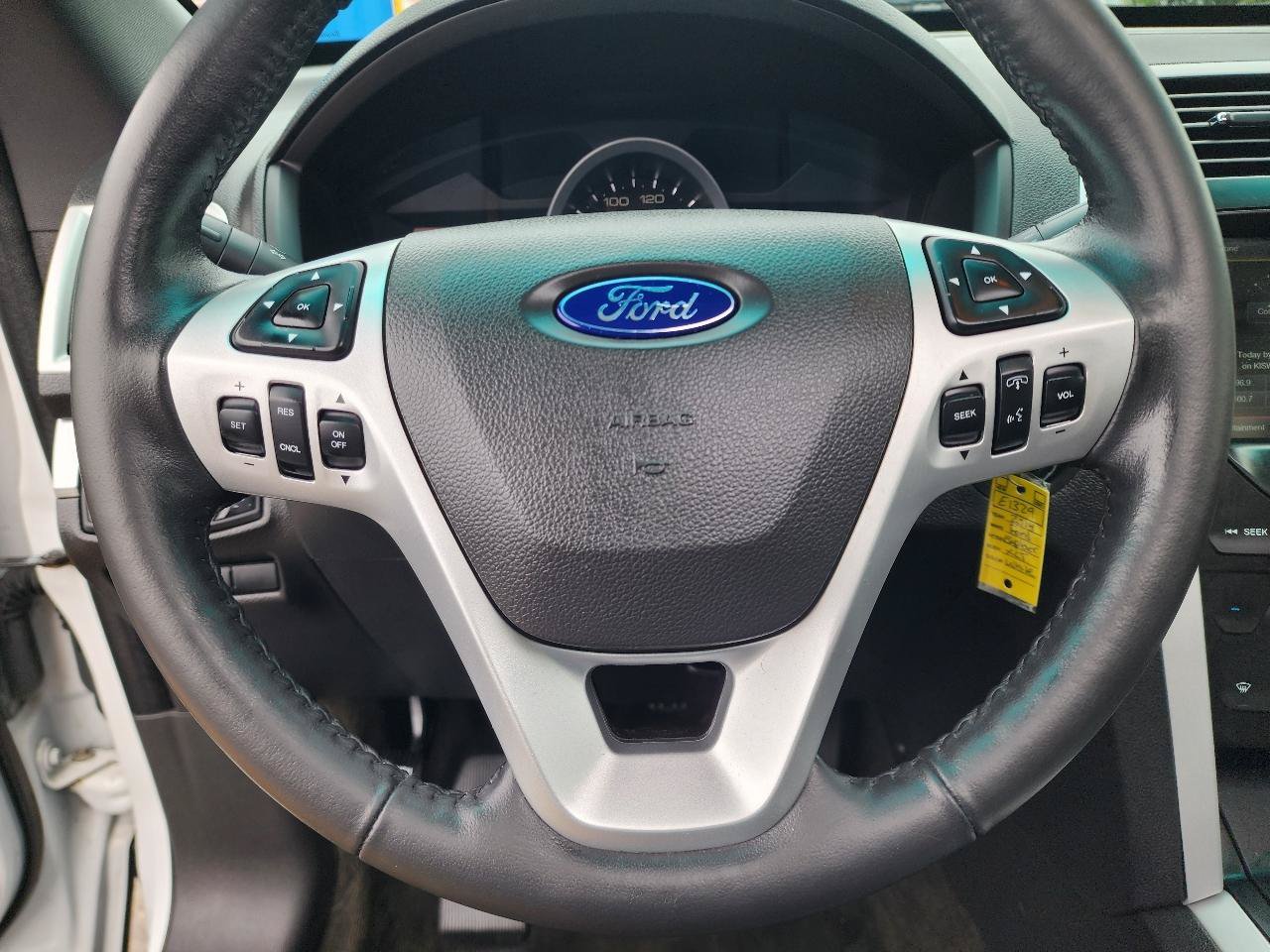 Used 2014 Ford Explorer XLT w/ Equipment Group 202A AWD/4WD image 16