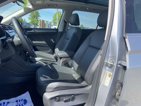 Used 2023 Volkswagen Tiguan SE w/ Panoramic Sunroof Package FWD image 22
