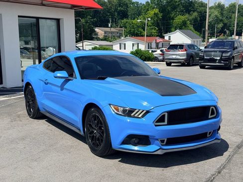 Used 2017 Ford Mustang Coupe RWD image 8