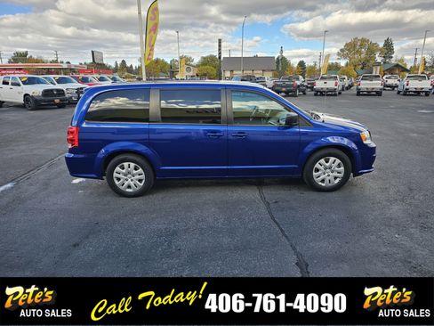 Used 2018 Dodge Grand Caravan SE w/ UConnect Hands-Free Group image 5