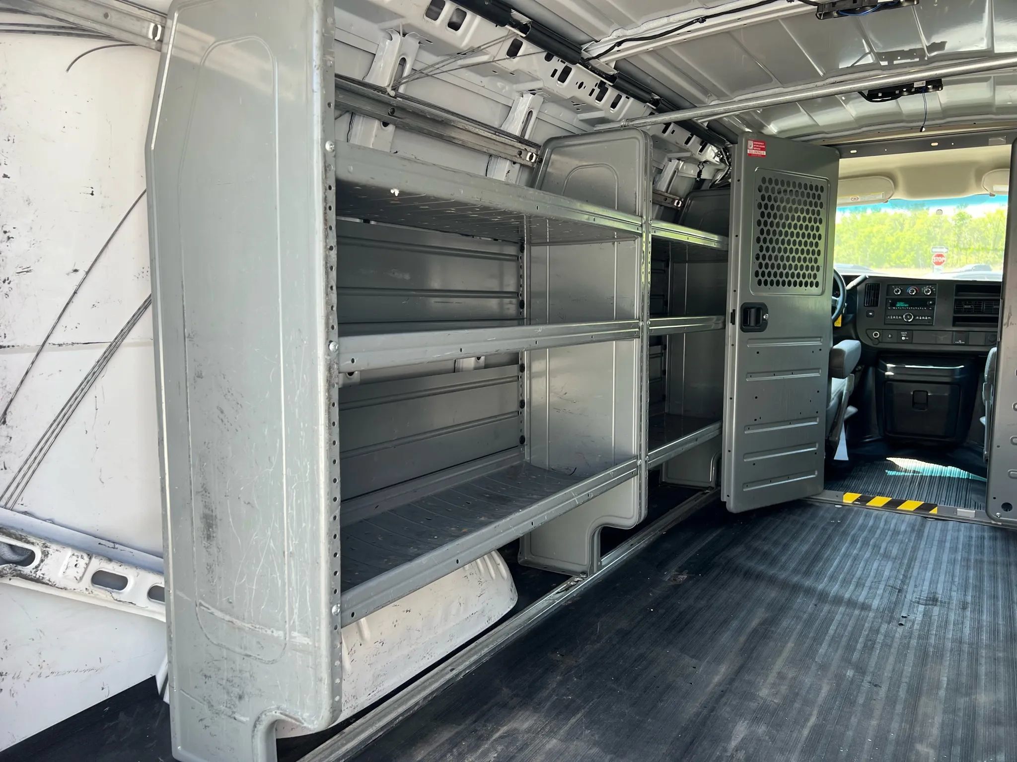 Used 2015 Chevrolet Express 2500 RWD image 24