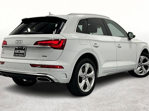 Used 2022 Audi Q5 2.0T Premium w/ Convenience Package image 2