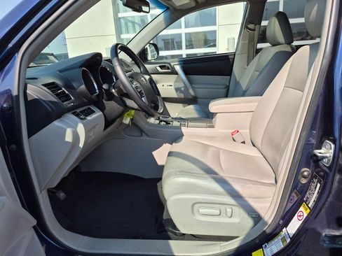 Used 2013 Toyota Highlander SE AWD/4WD image 17
