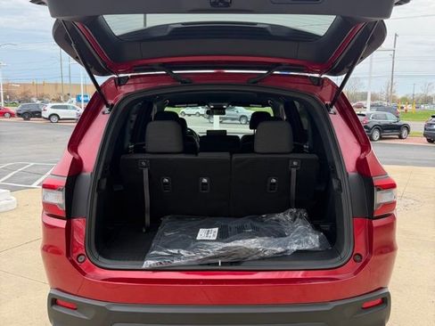 Certified 2025 Honda Pilot Sport image 13