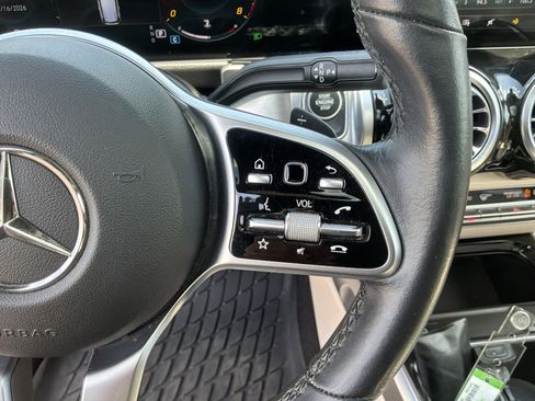 Used 2022 Mercedes-Benz GLB 250 4MATIC image 20