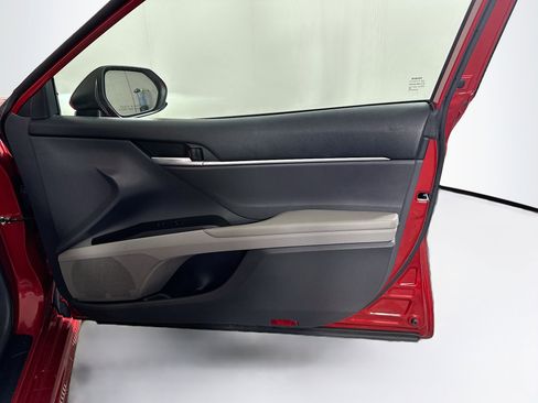 Used 2021 Toyota Camry SE FWD image 30