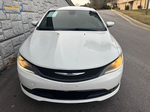 Used 2015 Chrysler 200 S image 2