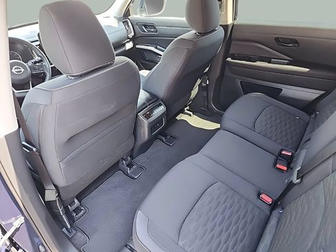 Used 2025 Nissan Pathfinder SV FWD image 12