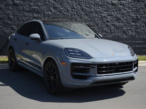 Certified 2025 Porsche Cayenne S AWD/4WD image 9