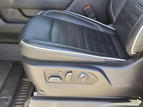 Used 2025 GMC Sierra 2500 AT4X image 26