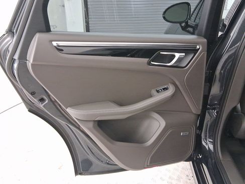 New 2026 Porsche Macan image 31