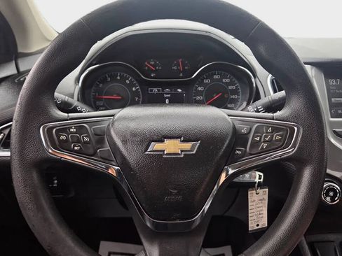 Used 2017 Chevrolet Cruze LT FWD image 8