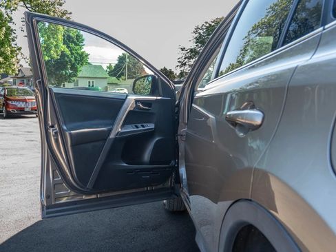 Used 2014 Toyota RAV4 LE FWD image 13