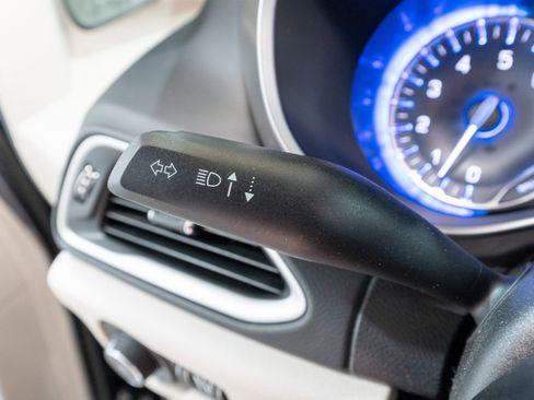 Used 2020 Chrysler Pacifica Touring-L image 25