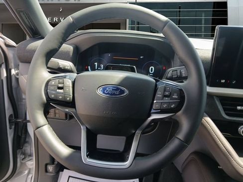 Certified 2026 Ford Explorer Platinum RWD image 12
