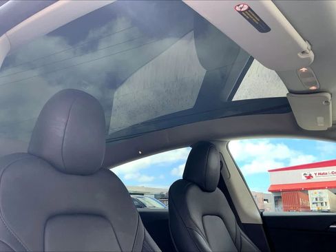 Used 2024 Tesla Model Y 2WD image 29