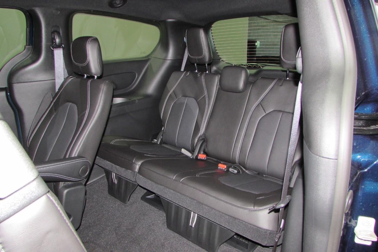 New 2025 Chrysler Pacifica Select FWD image 27