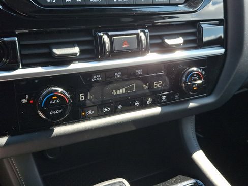 Used 2025 Nissan Pathfinder SV AWD/4WD image 16