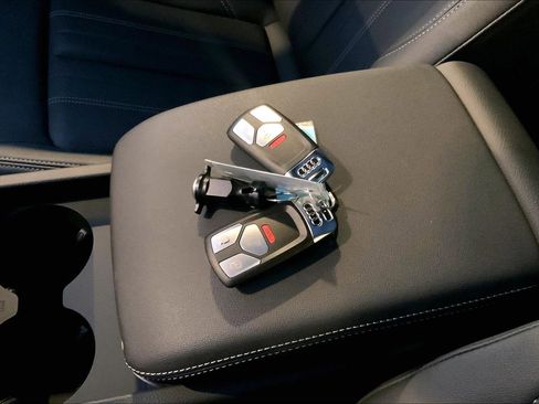 Used 2023 Audi Q5 2.0T Premium w/ Convenience Package image 13