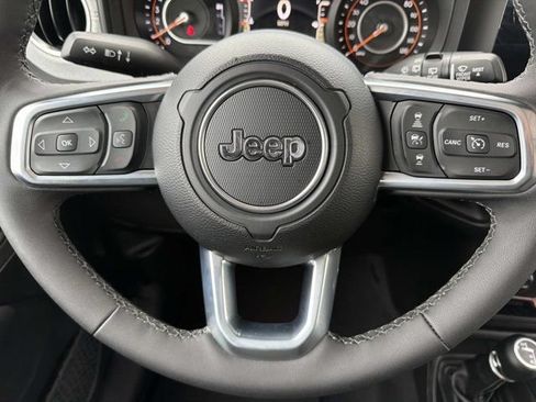Used 2026 Jeep Wrangler Unlimited Sahara AWD/4WD image 23