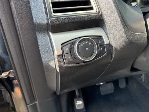 Used 2017 Ford Explorer XLT image 18