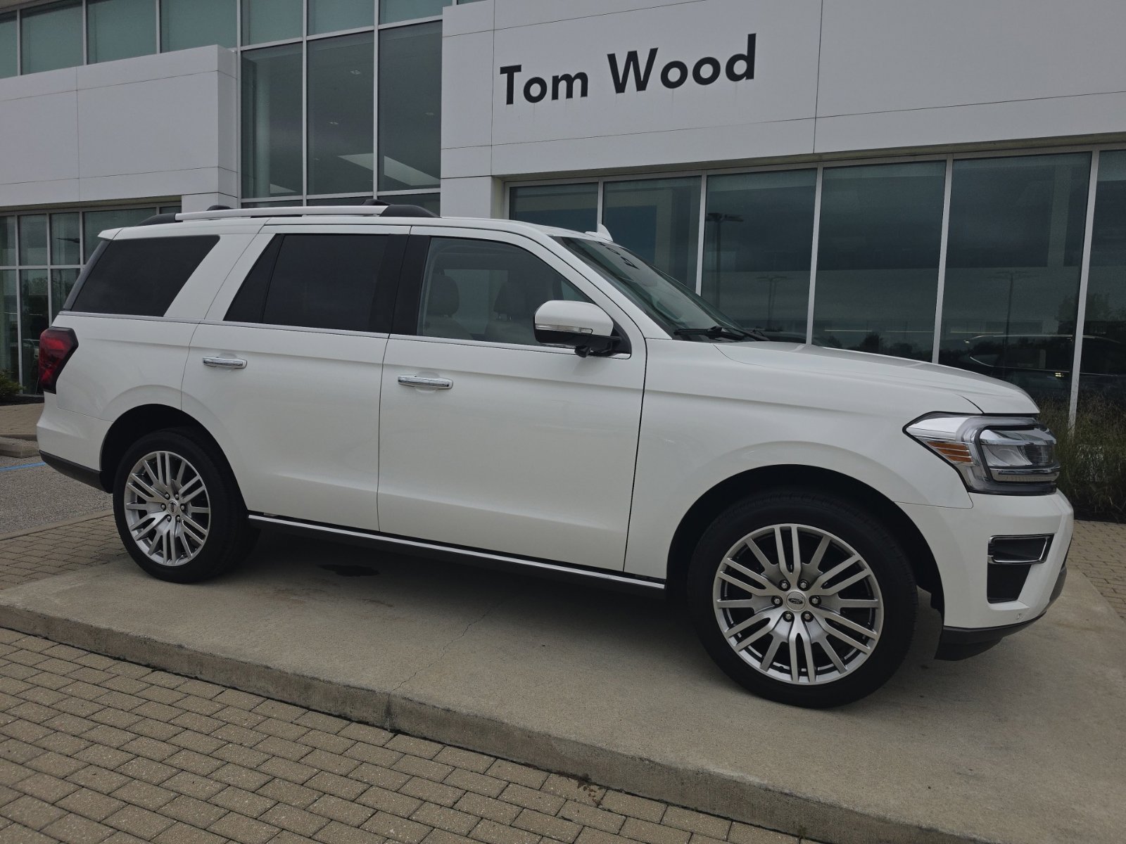 Used 2023 Ford Expedition Limited AWD/4WD image 1