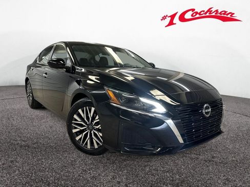 Used 2023 Nissan Altima 2.5 SV FWD image 1