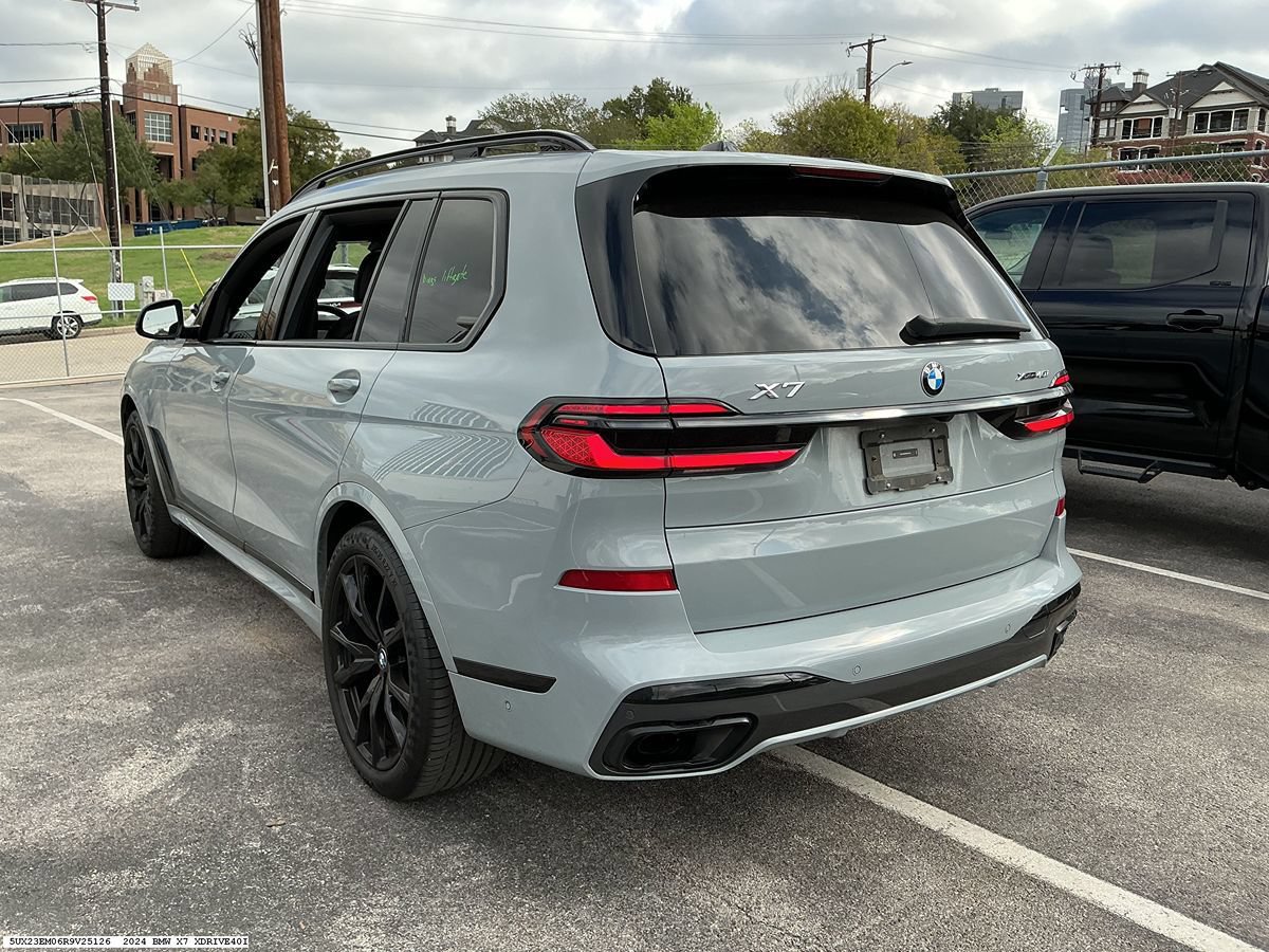 Used 2024 BMW X7 xDrive40i w/ M Sport Package AWD/4WD image 6