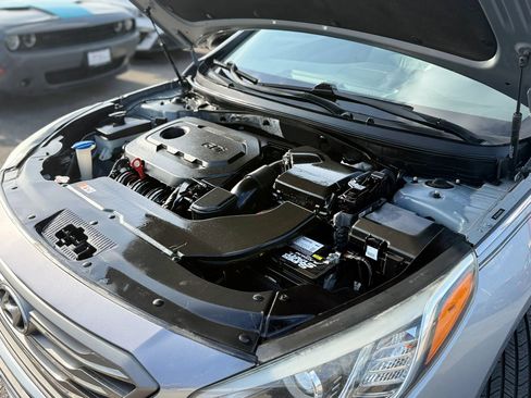 Used 2016 Hyundai Sonata Limited w/ Option Group 04 FWD image 9