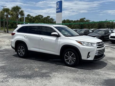 Used 2019 Toyota Highlander XLE AWD/4WD image 5