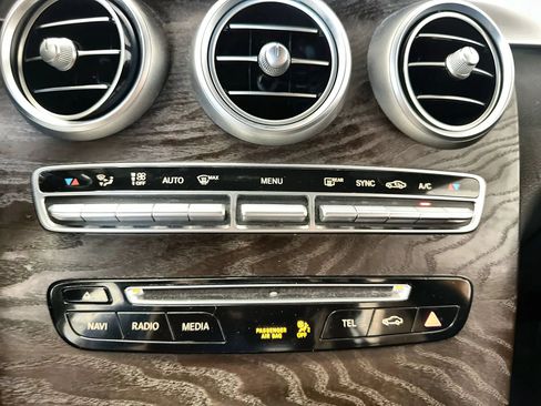 Used 2018 Mercedes-Benz GLC 300 4MATIC image 21