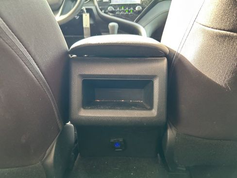 Used 2019 Toyota Camry LE image 10