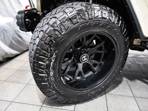 Used 2020 Jeep Gladiator Rubicon w/ Dual Top Group AWD/4WD image 7