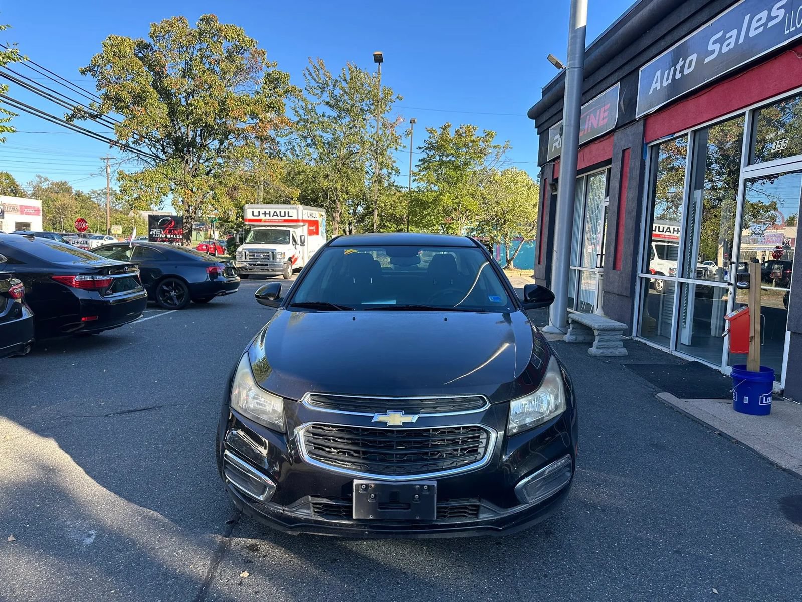 Used 2015 Chevrolet Cruze LT w/ Technology Package FWD image 2