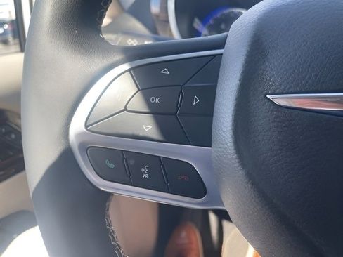 Used 2022 Chrysler Pacifica Limited image 19