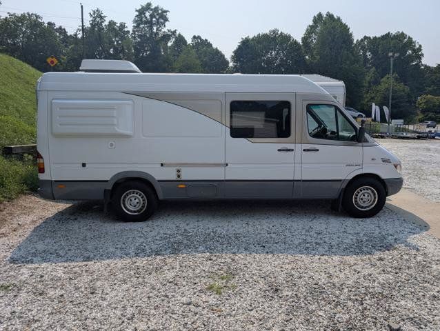 Used 2005 Freightliner Sprinter 2500 RWD image 2
