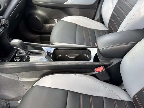 Used 2023 Nissan Kicks SR w/ SR Premium Package FWD image 16