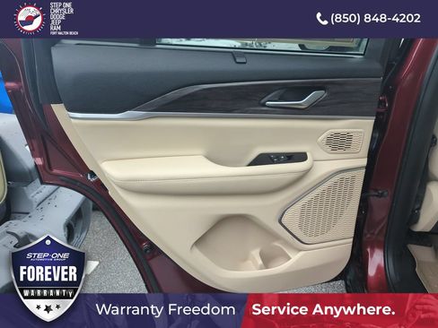 Used 2023 Jeep Grand Cherokee Limited w/ Luxury Tech Group II AWD/4WD image 26