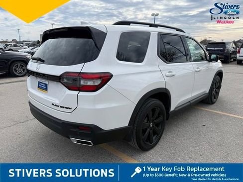 Used 2025 Honda Pilot Black Edition image 5