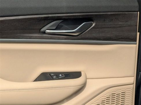 New 2025 Jeep Grand Cherokee Limited image 29