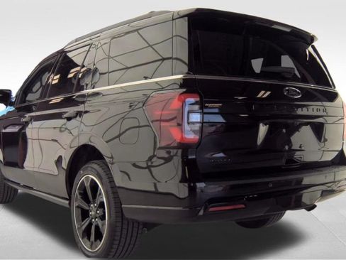 Used 2023 Ford Expedition Limited AWD/4WD image 8
