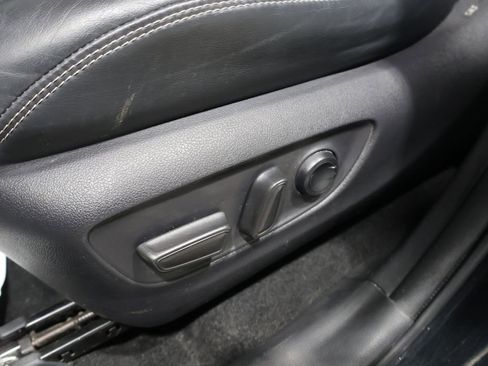 Used 2019 Toyota RAV4 Limited image 12